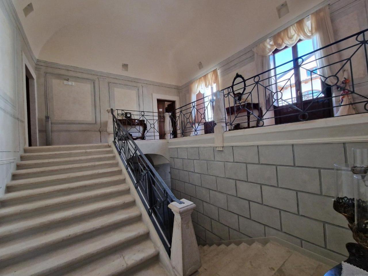 Palazzo Palitti Bed & Breakfast Roio Exterior photo
